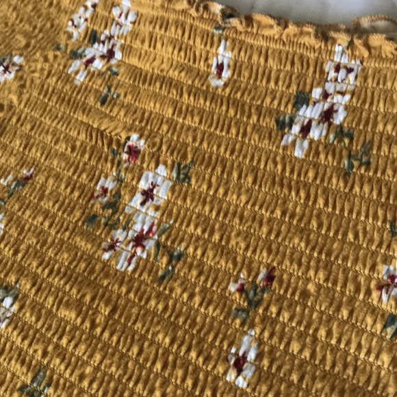 Medium ruffled crop top - Picture 3 of 3